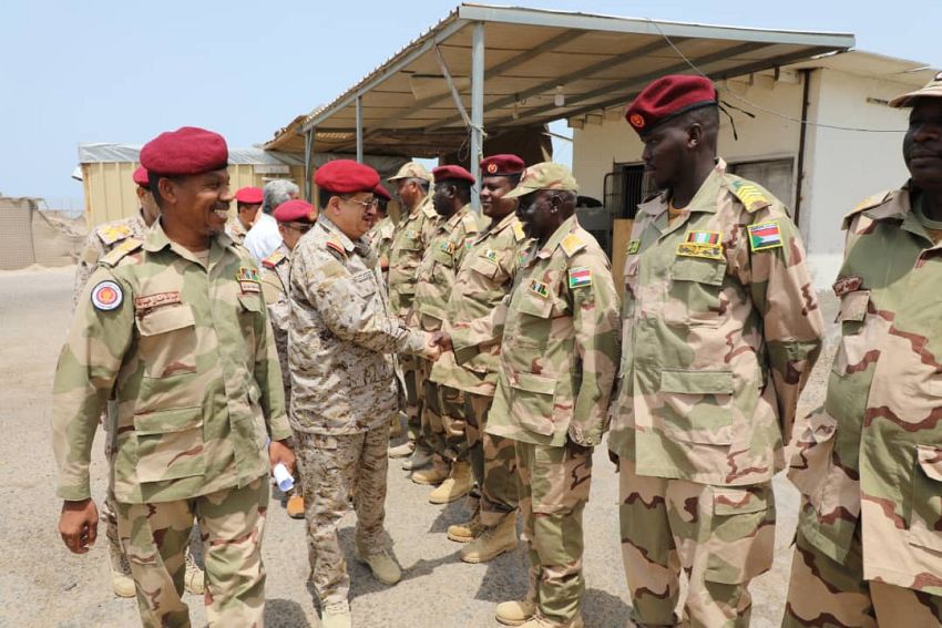 وزير الدفاع يزور قيادة قوات الواجب السودانية في عدن