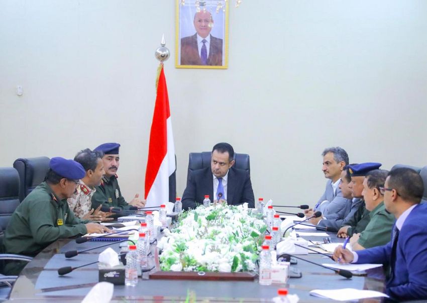رئيس الوزراء يرأس اجتماعاً أمنياً في عدن لمناقشة مواجهة المخططات الإرهابية وتعزيز الاستقرار