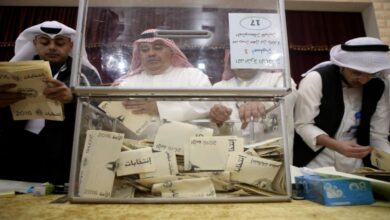 الكويتيون يدلون بأصواتهم في ثاني انتخابات تشريعية خلال عامين