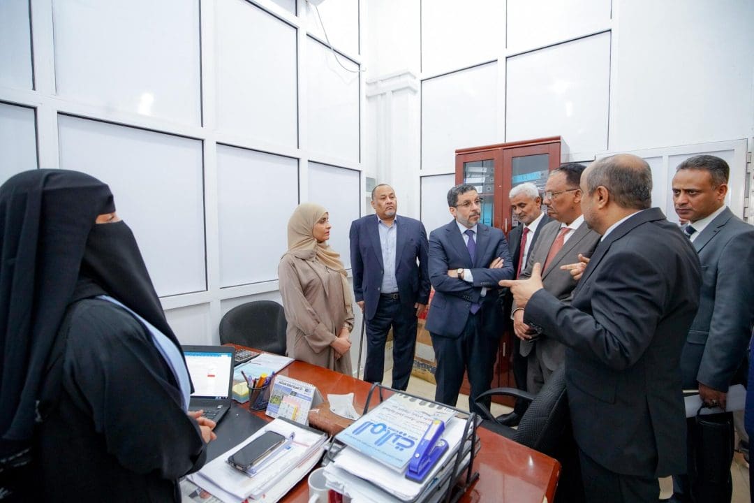 رئيس الوزراء يقوم بزيارة الى رئاسة مصلحة الجمارك