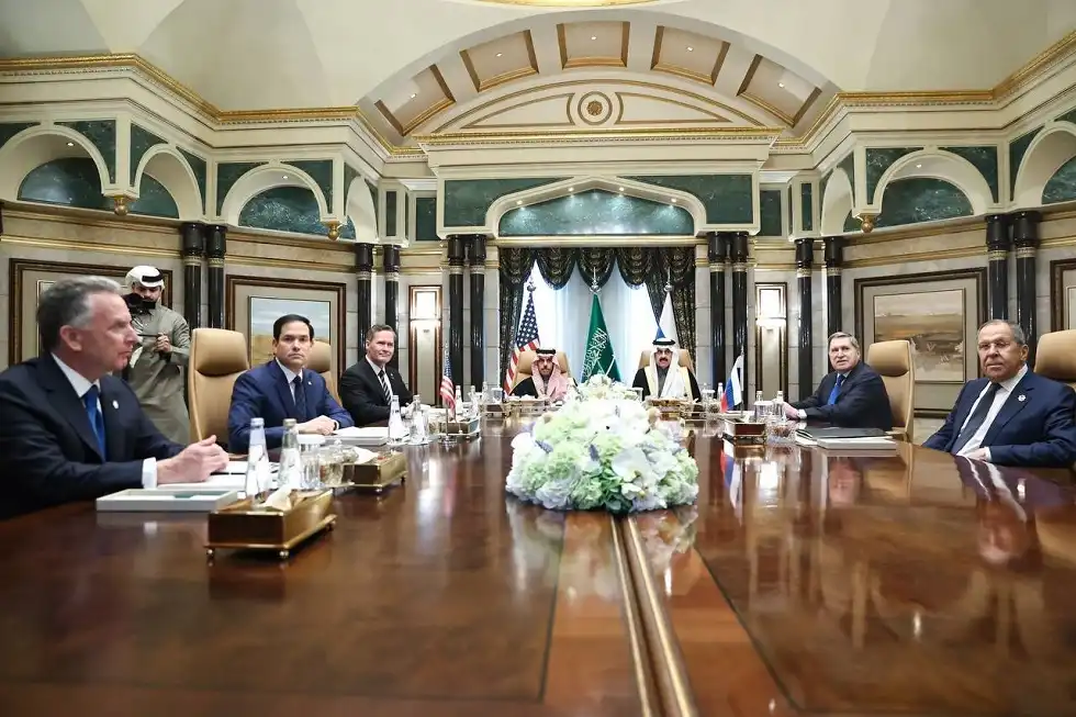 بدء المباحثات الروسية الأمريكية في الرياض