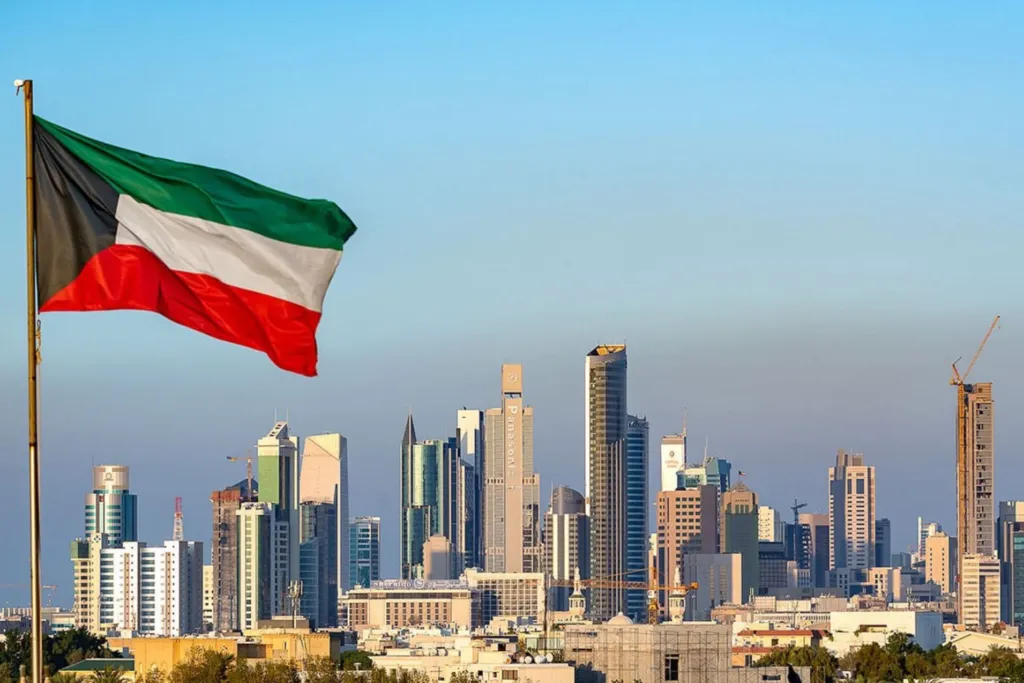 الدفاعات الجوية الكويتية تعترض هجمات صاروخية ومسيّرة