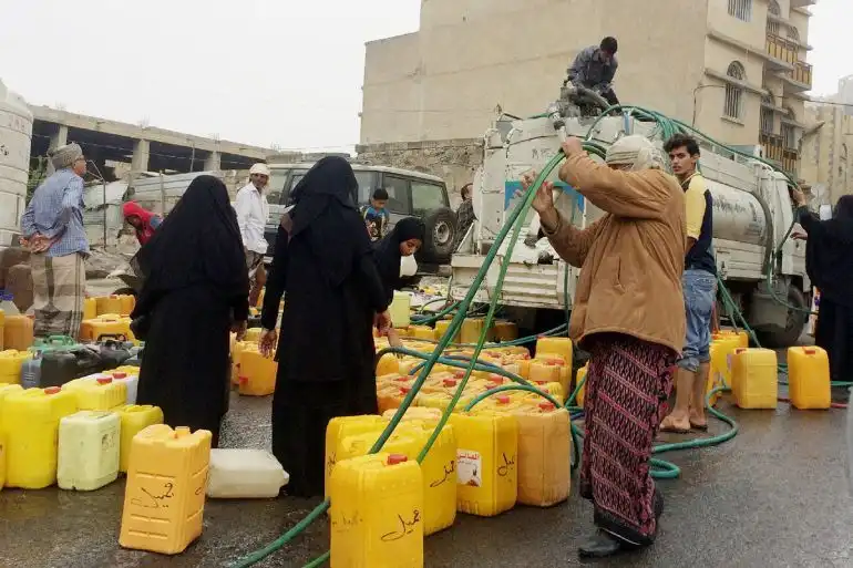 الحديدة..أزمة مياه حادة في مركز المحافظة بعد وقف المليشيا إمدادات المياه العمومية