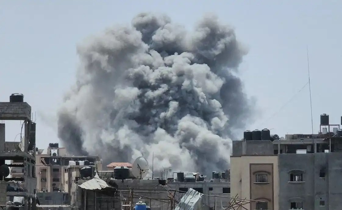 استشهاد 18 فلسطينيًا بينهم أطفال ورضيعة