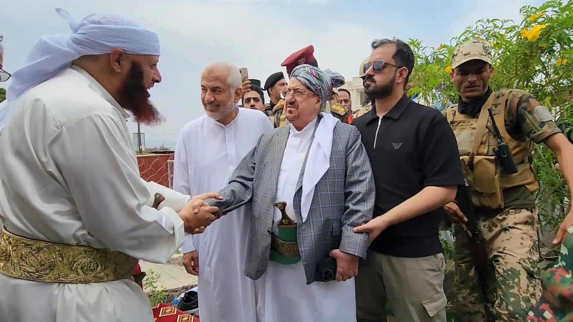 رئيس مجلس النواب يقدم واجب العزاء في وفاة رجل الأعمال الحاج أحمد عبد الله الشيباني