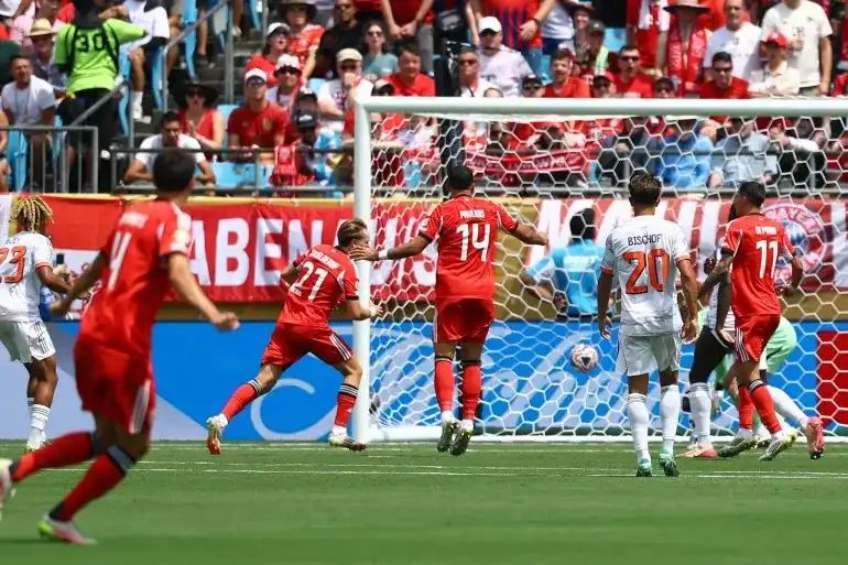 بنفيكا البرتغالي يتأهل لثمن نهائي كأس العالم للأندية 2025