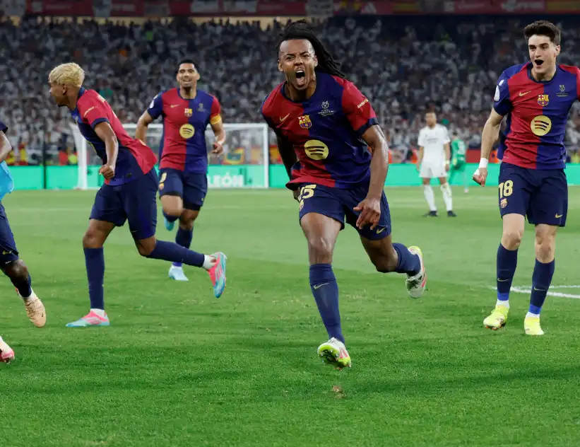 كوندي يجدد عقده مع برشلونة حتى عام 2030