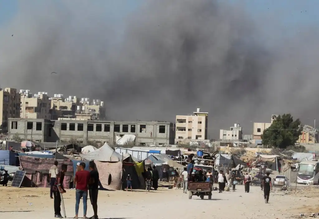 Five Palestinians injured in Israeli shelling in Khan Younis, with the death toll rising over 48 hours.