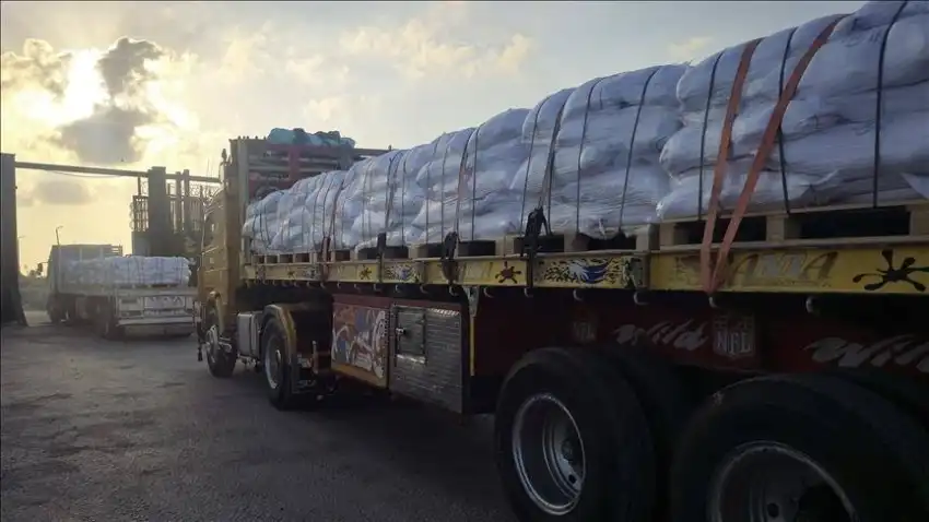 📦 إدخال 115 شاحنة مساعدات إلى غزة عبر معبر كرم أبو سالم