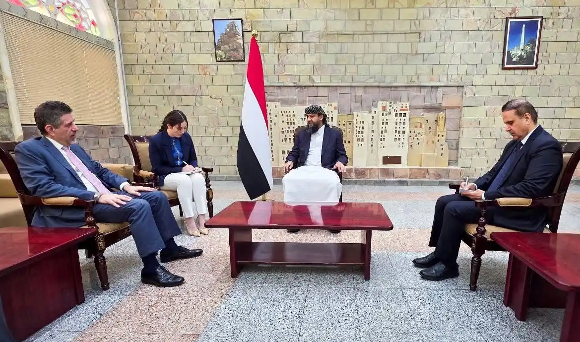 عضو مجلس القيادة عبدالرحمن المحرّمي يؤكد أهمية الدعم الأمريكي للإصلاحات الاقتصادية ومكافحة الإرهاب