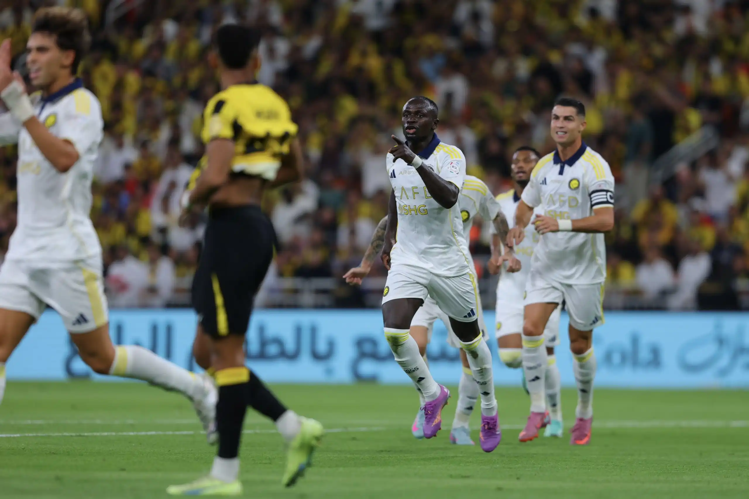 النصر يهزم الاتحاد وينفرد بصدارة دوري روشن السعودي