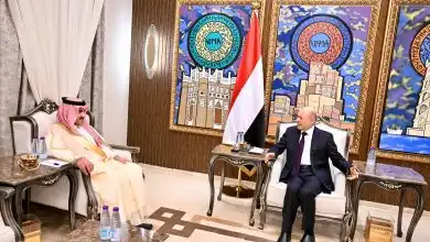 رئيس مجلس القيادة يستقبل سفير المملكة العربية السعودية