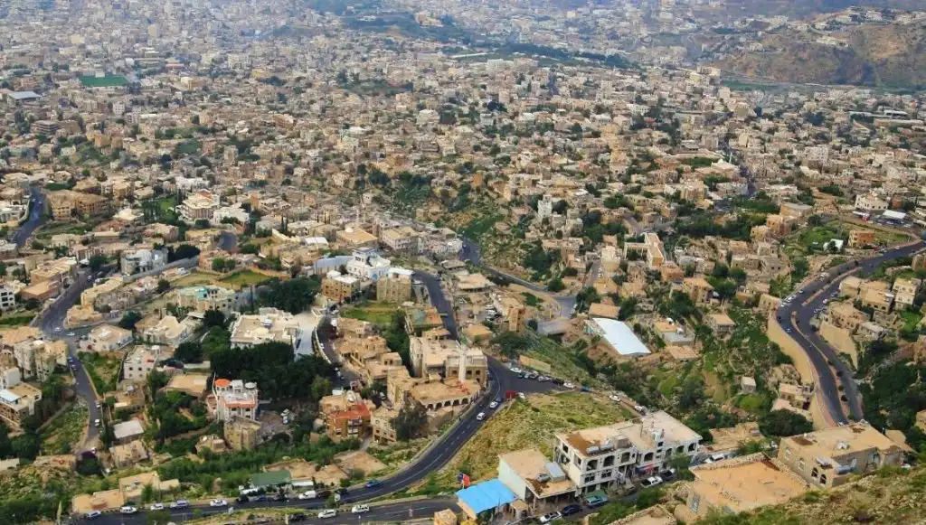 تعز.. إصابة طفلة برصاص قناص حوثي في انتهاك جديد