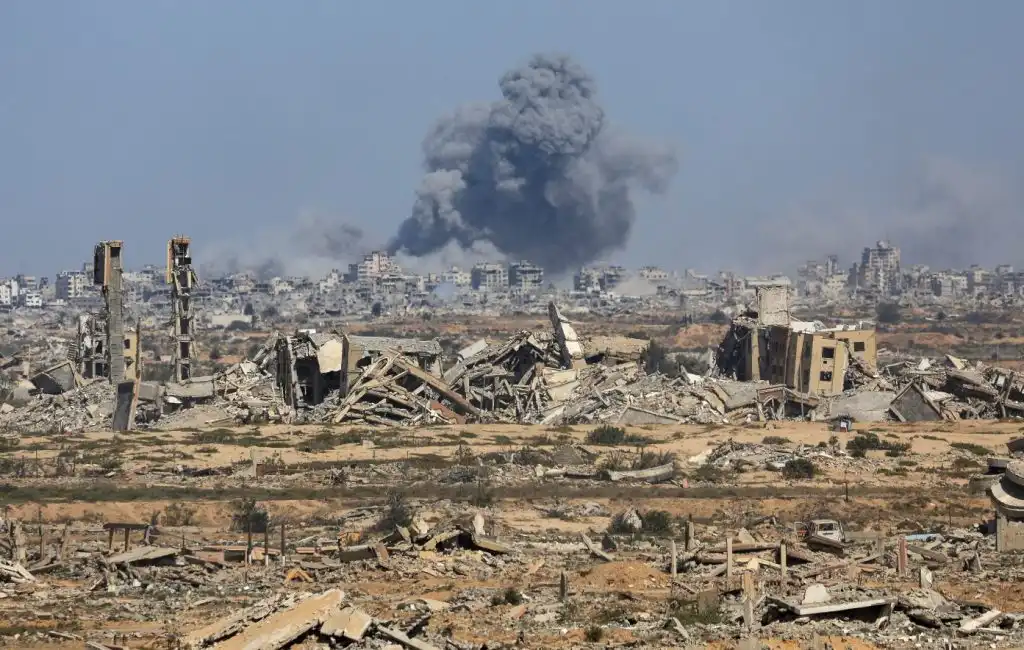 استشهاد فلسطيني وإصابة آخر في غارة إسرائيلية على وسط قطاع غزة