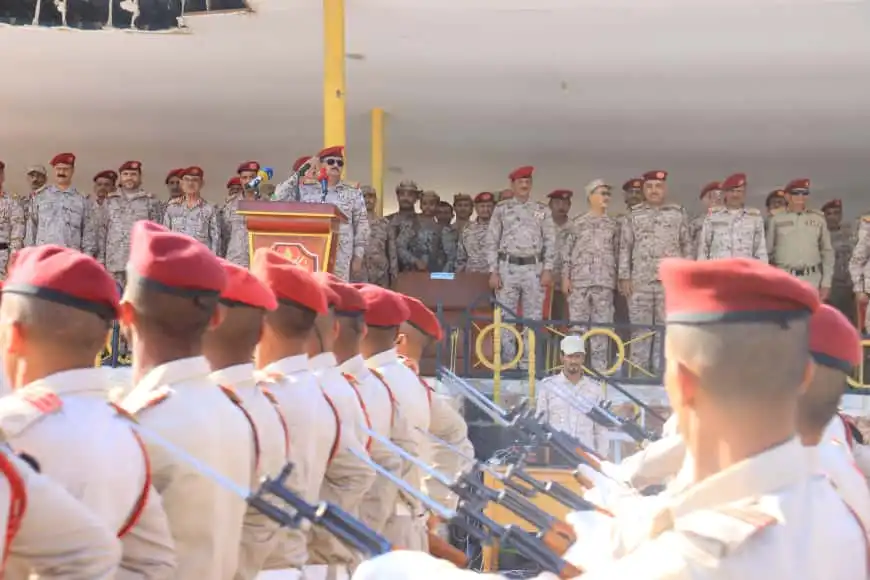 وزير الدفاع يتفقد الكلية الحربية بعدن ويؤكد جاهزية القوات المسلحة لمواجهة التحديات