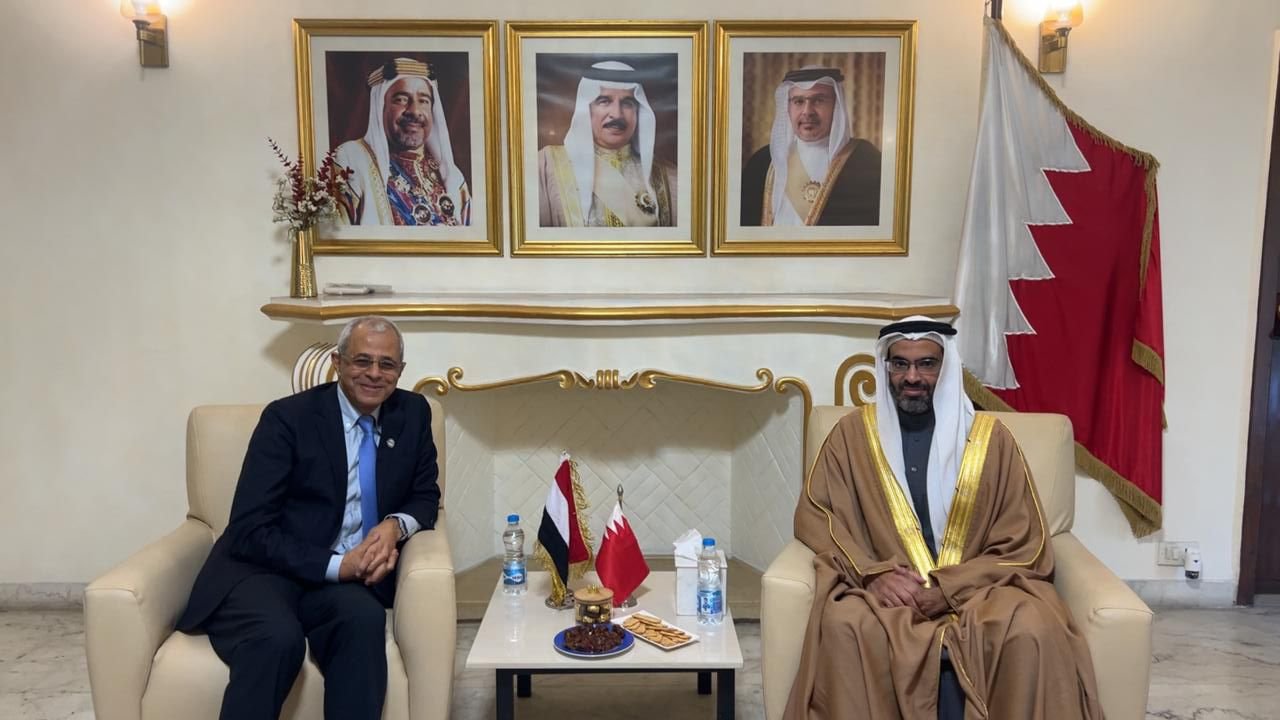 نائب وزير الخارجية يبحث مع مسؤول بحريني التطورات الدولية والإقليمية