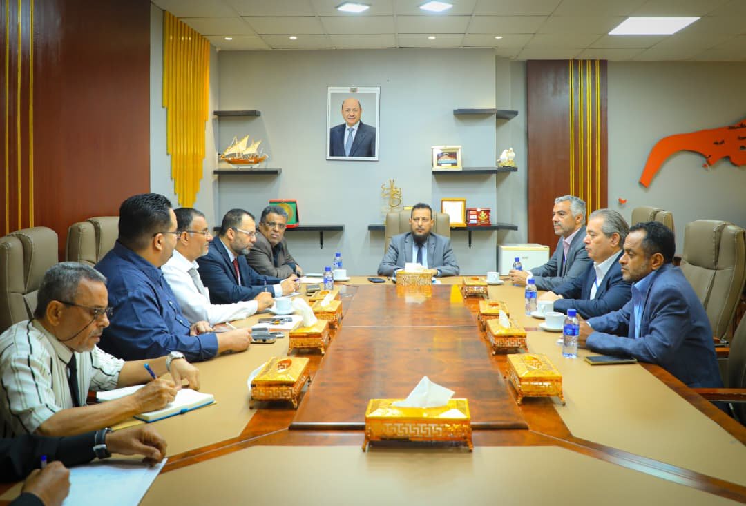 وزير الدولة محافظ عدن يؤكد أهمية نقل مقار وعمليات المنظمات الدولية من مناطق سيطرة مليشيات الحوثي الإرهابية إلى عدن