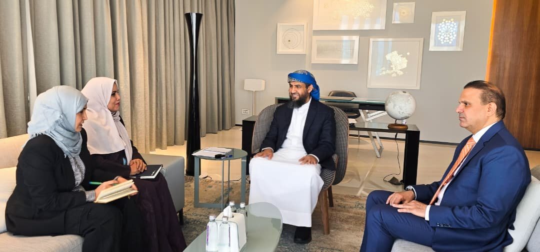 عضو مجلس القيادة عبدالرحمن المحرّمي يشدد على ضرورة الارتقاء بالمنظومة القانونية وتعزيز حضور المرأة في مراكز صنع القرار