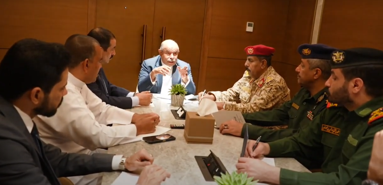 عضو مجلس القيادة محافظ حضرموت يترأس اجتماعا أمنيا وعسكريا