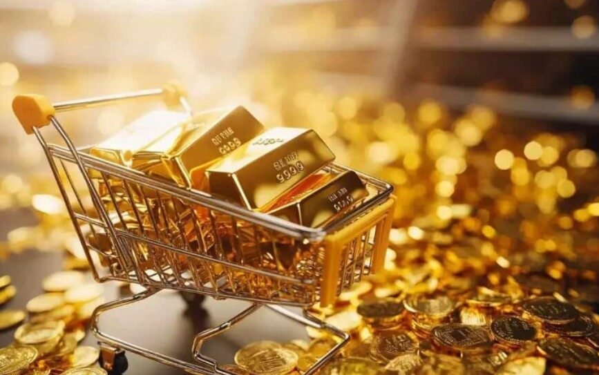 الذهب يرتفع مع تراجع الدولار بعد أن أشار الرئيس الأمريكي إلى إمكان انتهاء الحرب في الشرق الأوسط قريبا