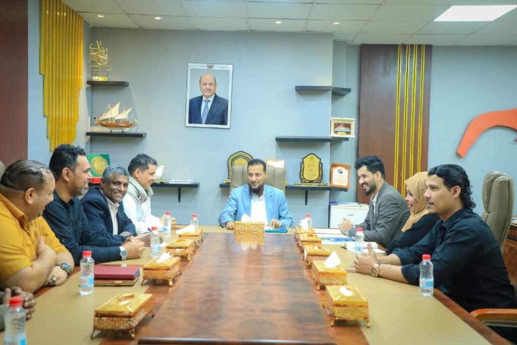 وزير الدولة محافظ عدن يؤكد حرص السلطة المحلية على دعم وتشجيع العمل المدني