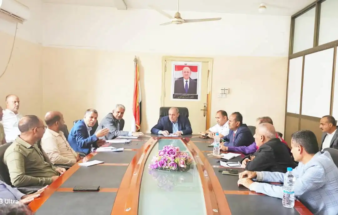 Taiz: The Emergency Committee reviews reports on flood damage and human and material losses.