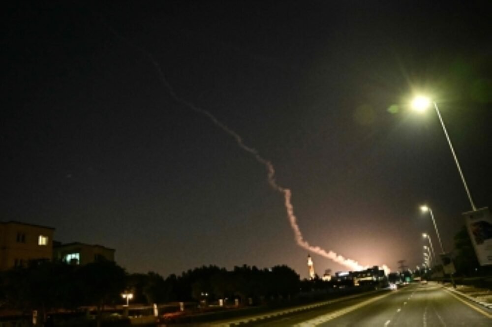 البحرين تعترض وتدمر 105 صاروخاً و176 طائرة مسيرة منذ بدء الاعتداء الإيراني الغاشم