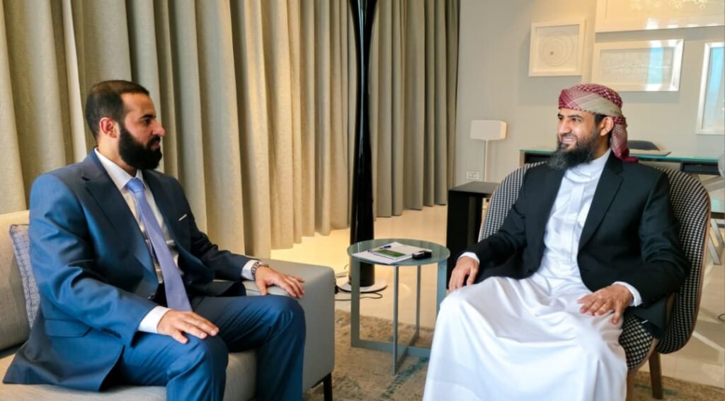 عضو مجلس القيادة عبدالرحمن المحرّمي يلتقي محافظ أبين ويؤكد دعمه لتعزيز الأمن وتطبيع الأوضاع وإنهاء الجبايات