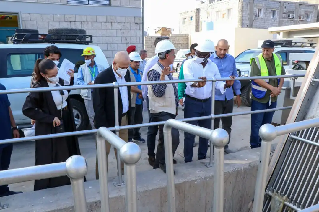 The Minister of Water and a World Bank delegation review the trial operation of the pumping station project in Aden.