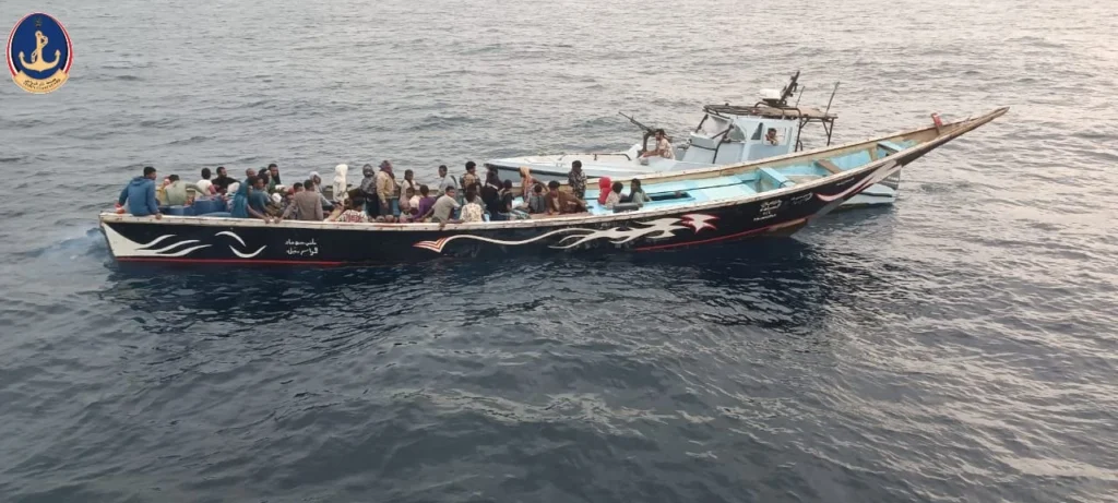 خفر السواحل يضبط قارب تهريب في خليج عدن