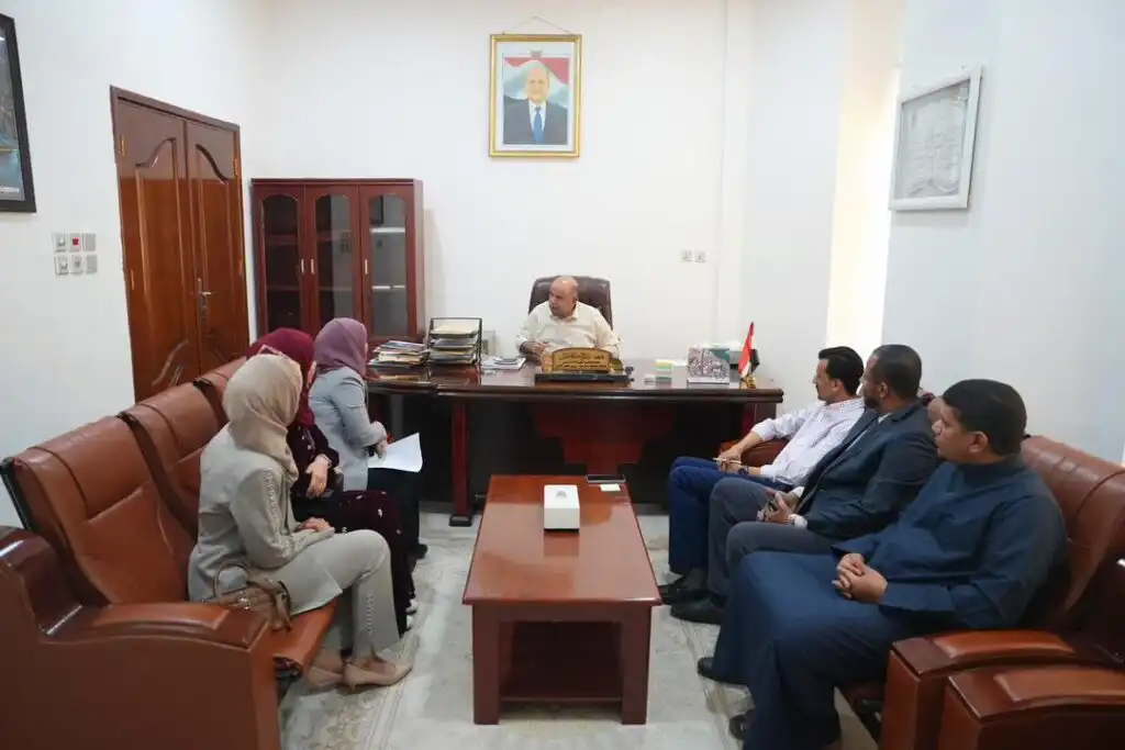 عضو مجلس القيادة محافظ حضرموت سالم الخنبشي يؤكد على اهمية تعزيز سيادة القانون والاستقرار المؤسسي في حضرموت