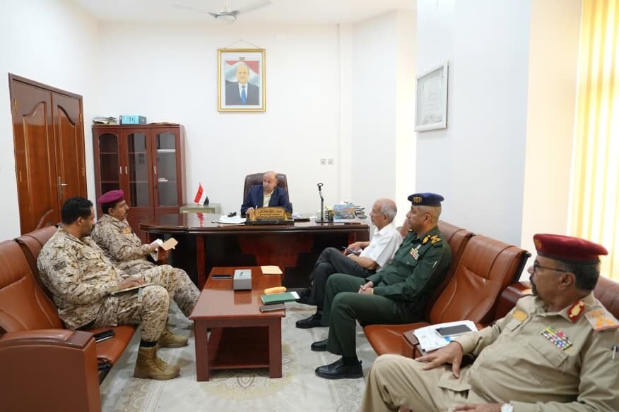 عضو مجلس القيادة سالم الخنبشي يترأس اجتماعاً للجنة الأمنية بمحافظة حضرموت