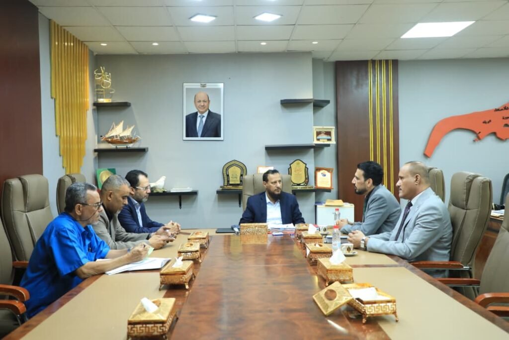 وزير الدولة محافظ عدن يناقش التعاون مع نقابة المهندسين ويطّلع على أنشطة الجامعة الألمانية الدولية