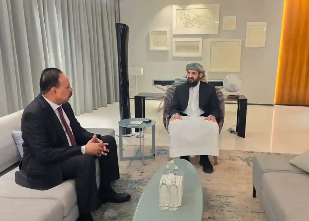 عضو مجلس القيادة عبدالرحمن المحرّمي يناقش مع وزير الأشغال التحديات والمشاريع المستقبلية للوزارة