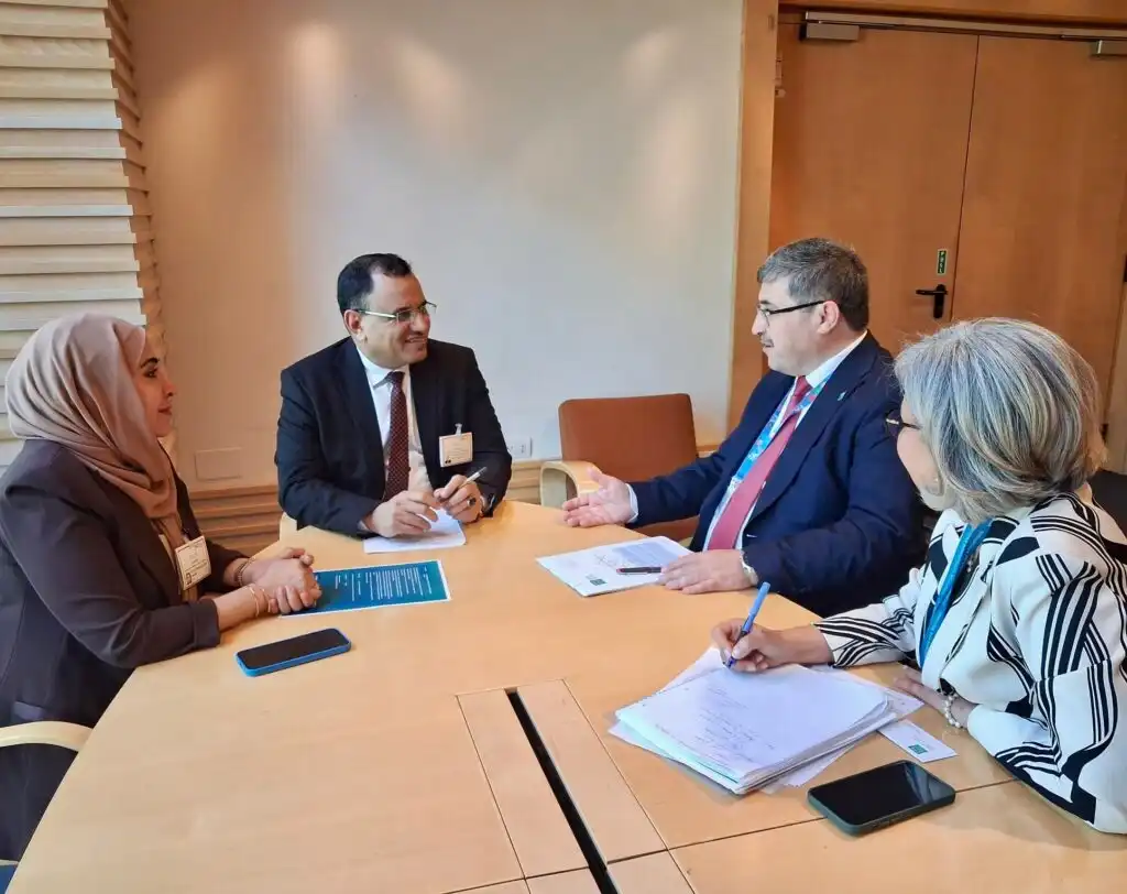 وزير الزراعة والري يلتقي رئيس لجنة الأمن الغذائي العالمي لتعزيز التعاون والاستجابة للأزمة اليمنية