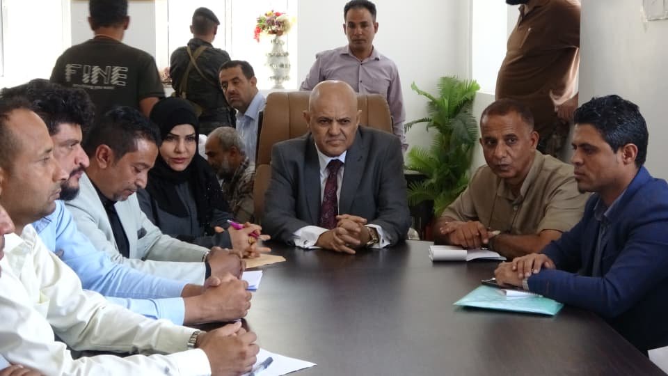 Le gouverneur de Taëz ordonne d'améliorer les performances du Fonds de propreté et de renforcer la collecte des ressources.