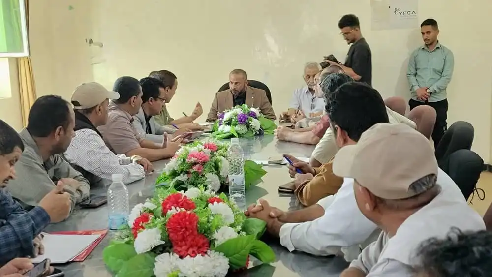 محافظ الضالع يعقد اجتماعاً موسعاً لمناقشة تطوير الخدمات الطبية بالمحافظة