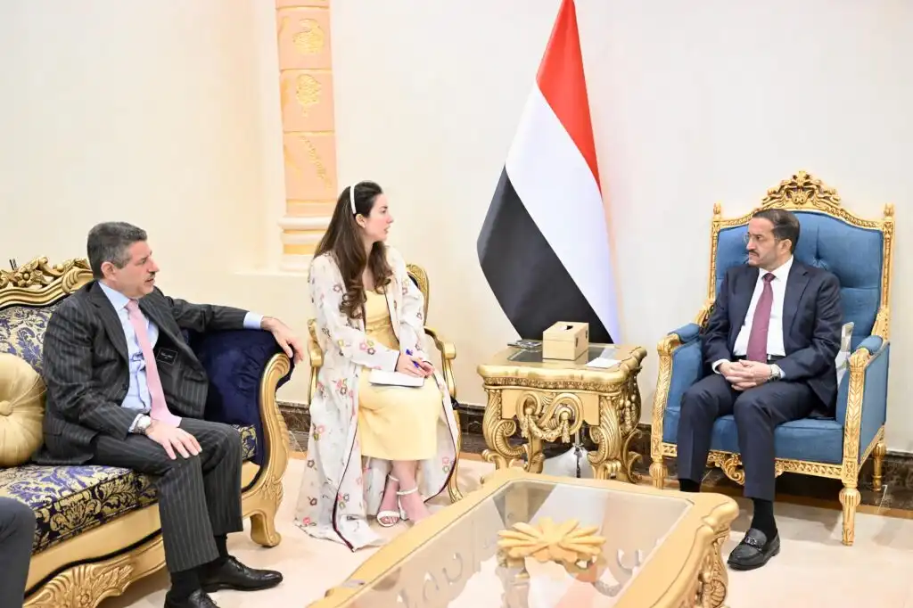 الشيخ عثمان مجلي يلتقي السفير الأمريكي ويبحث تعزيز العلاقات الثنائية