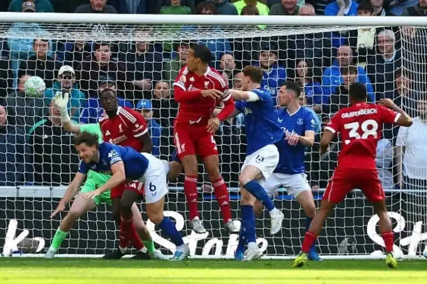 ليفربول يحقق انتصاراً مثيراً على إيفرتون في الدوري الإنجليزي