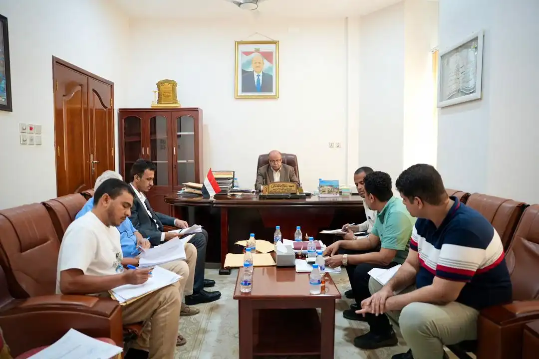 Council member Salem Al-Khanbashi emphasizes the importance of adhering to procurement and bidding laws.