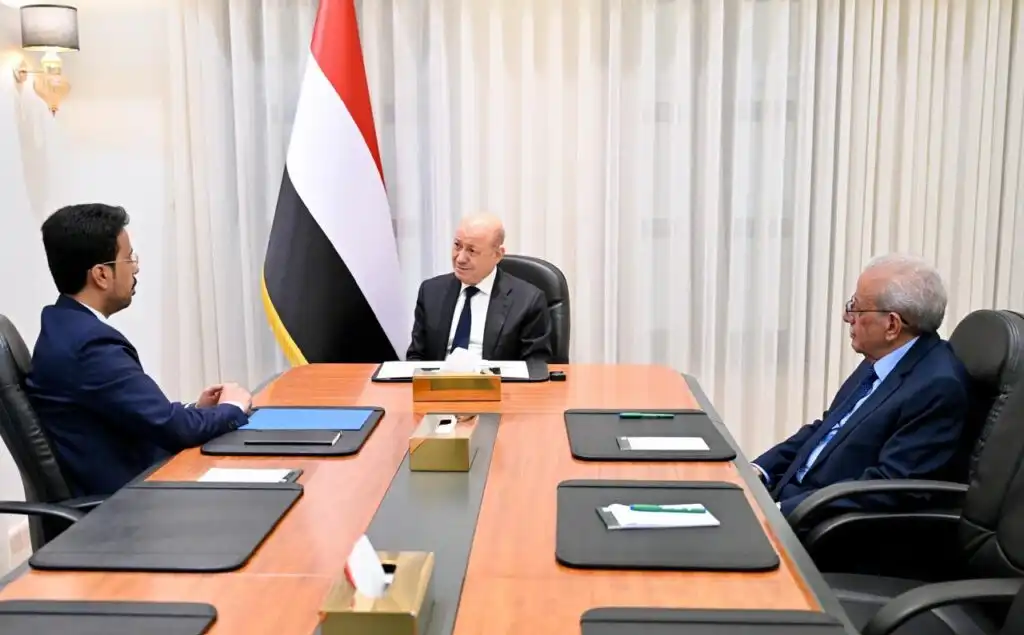 الرئيس العليمي يؤكد على أهمية الشراكة الوطنية لتعزيز الاستقرار في اليمن