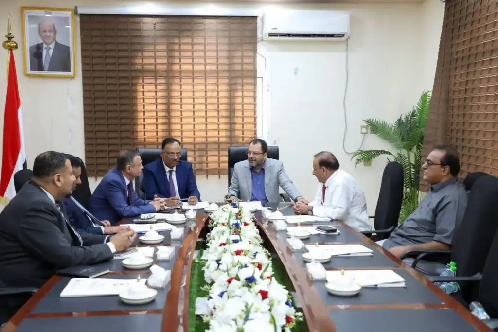 وزير الكهرباء ورئيس مصلحة الجمارك يناقشان التسهيلات الجمركية لقطاع الطاقة