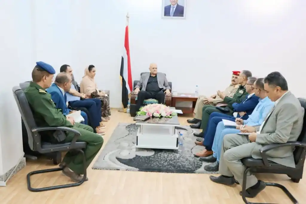 تعزيز الشراكة لحماية المدنيين في تعز: لقاء بين محافظ المحافظة ومركز “سيفيك”