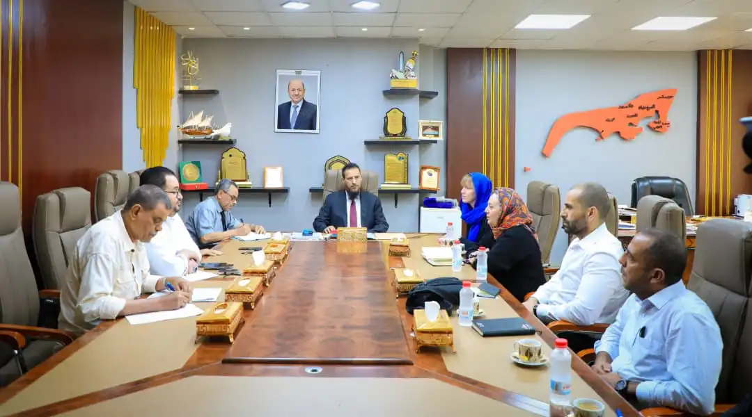 Le ministre d'État, gouverneur d'Adène, discute avec Médecins Sans Frontières de renforcer le partenariat et d'améliorer les services de santé.