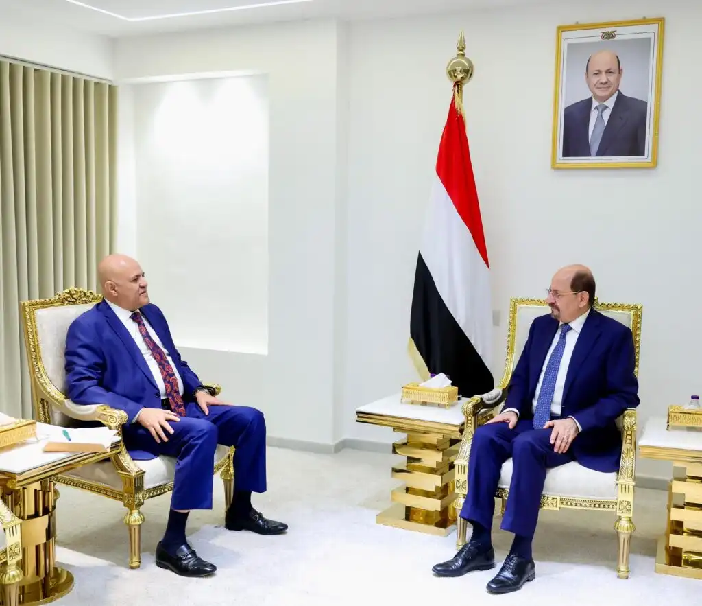 رئيس الوزراء يوجّه بمعالجة أضرار السيول في محافظة تعز ويؤكد على تقديم المساعدات للمتضررين