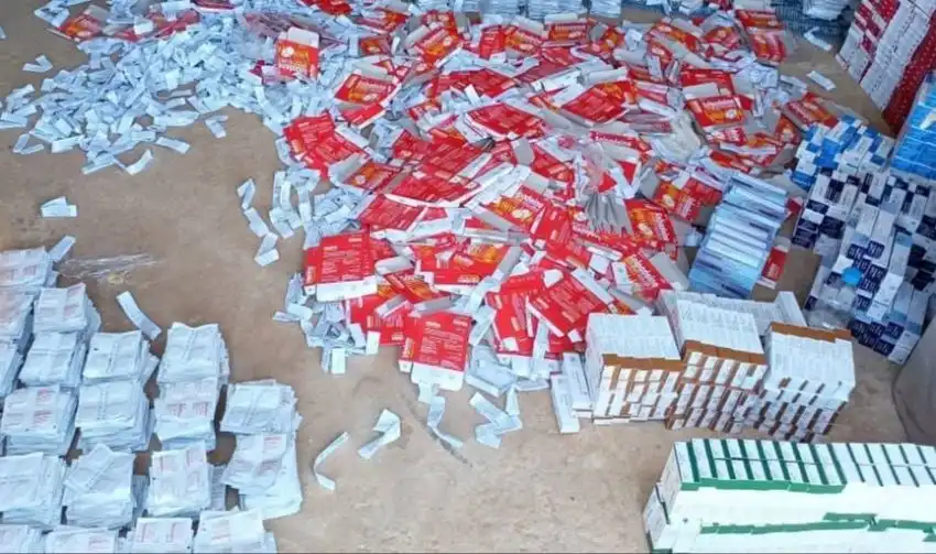 Les douanes saisissent des appareils de communication et des médicaments au port de Mukalla et au poste frontière d'Al-Wadiah.