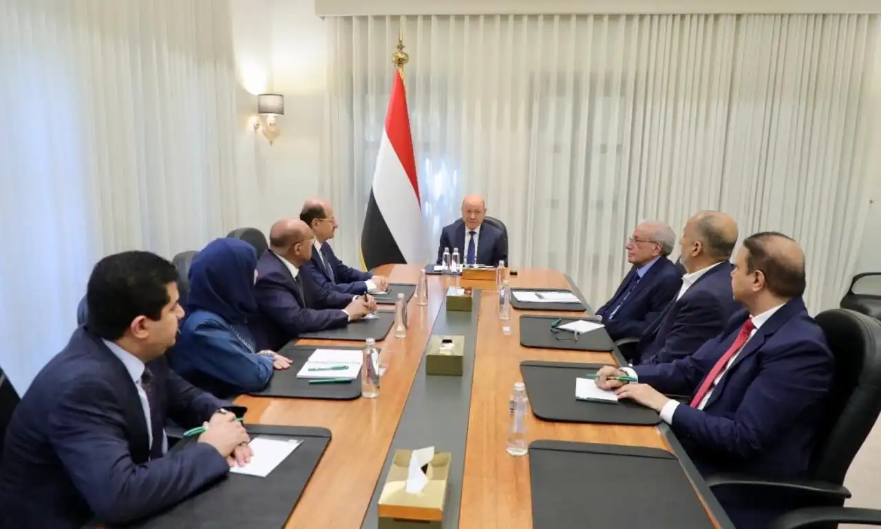 The Chairman of the Leadership Council meets with the Prime Minister and the Yemeni delegation participating in Washington talks.
