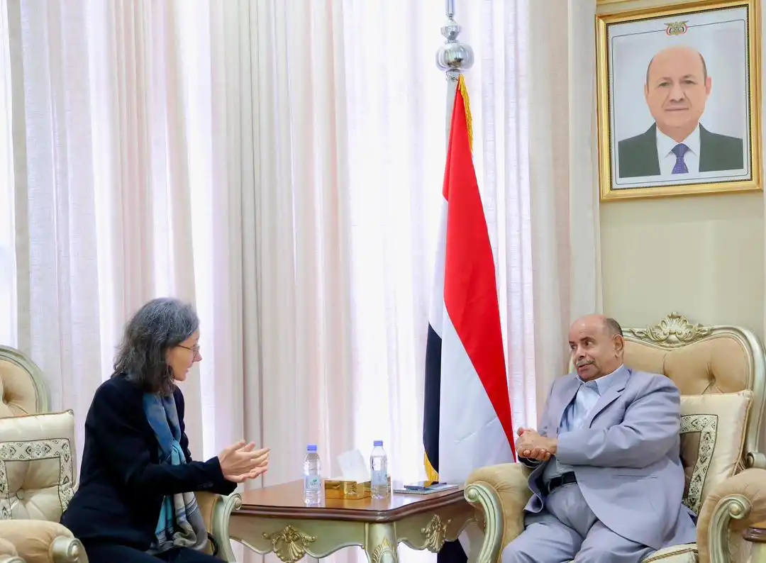 Le membre du Conseil de direction, Al-Khanbashi, discute avec l'ambassadrice française des évolutions au Yémen et salue le soutien de Paris.