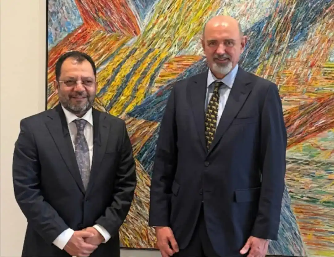 Le ministre de l'Électricité et de l'Énergie discute avec l'ambassadeur d'Australie de l'amélioration de la coopération énergétique.