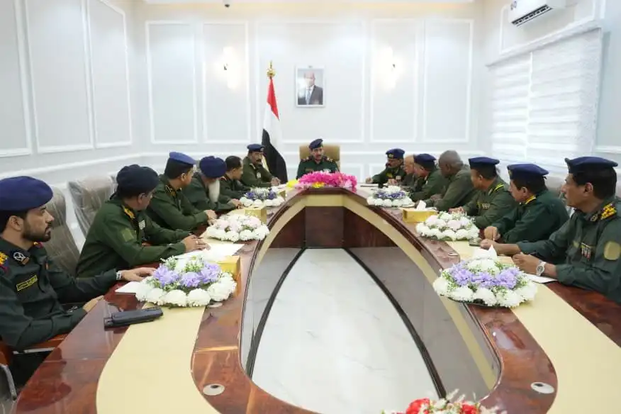 وزير الداخلية يترأس اجتماعاً لوكلاء ومدراء عموم الوزارة في العاصمة المؤقتة عدن